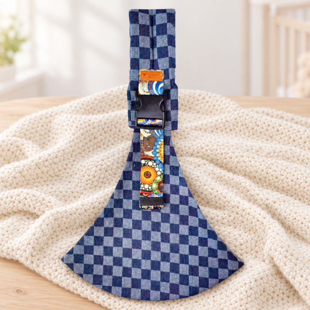 Draagzak voor baby in blauw-grijs ruitmotief met gesp en schouderband