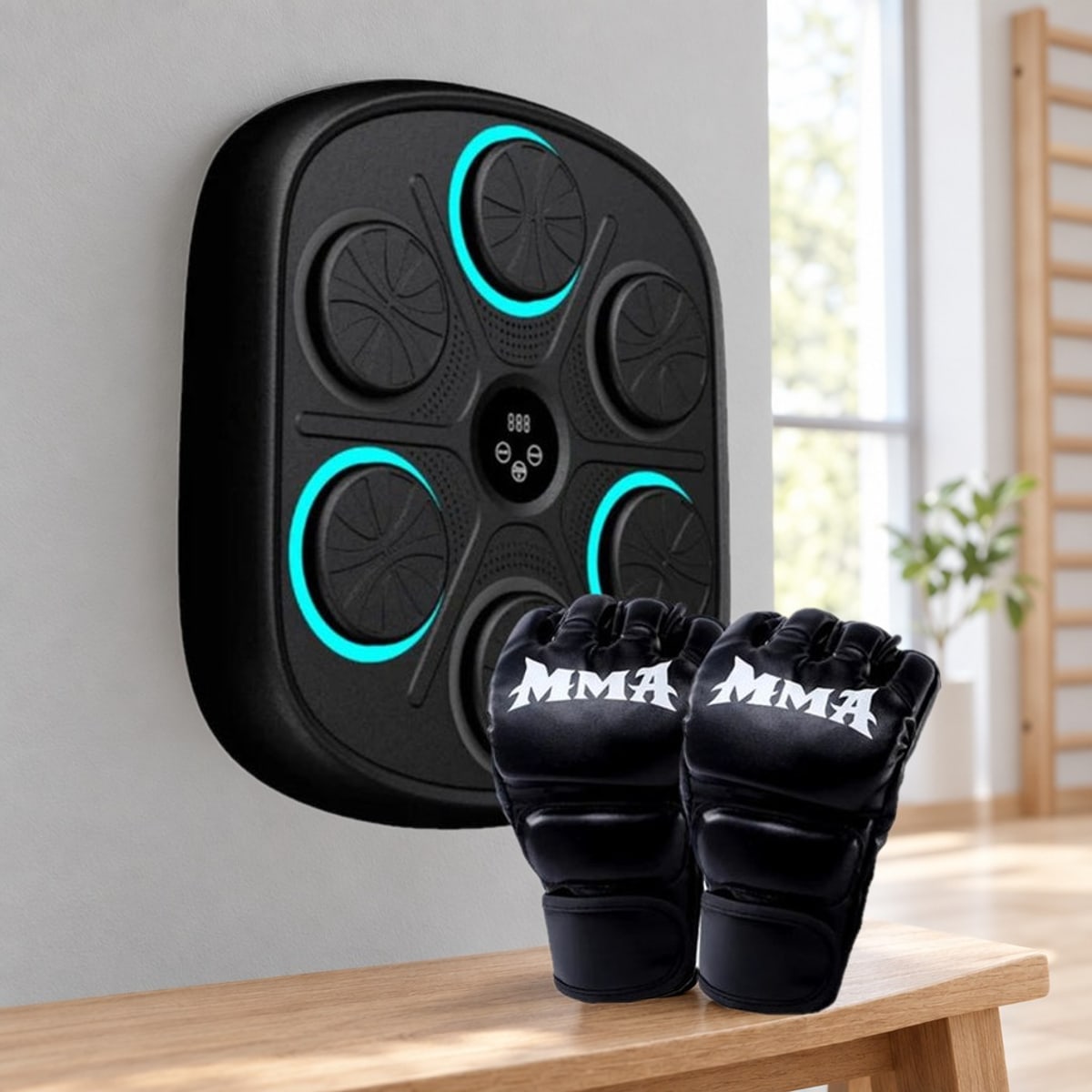 Boksmachine met muziek aan een lichtgrijze muur in een thuisgym, met bokshandschoenen op een houten bankje