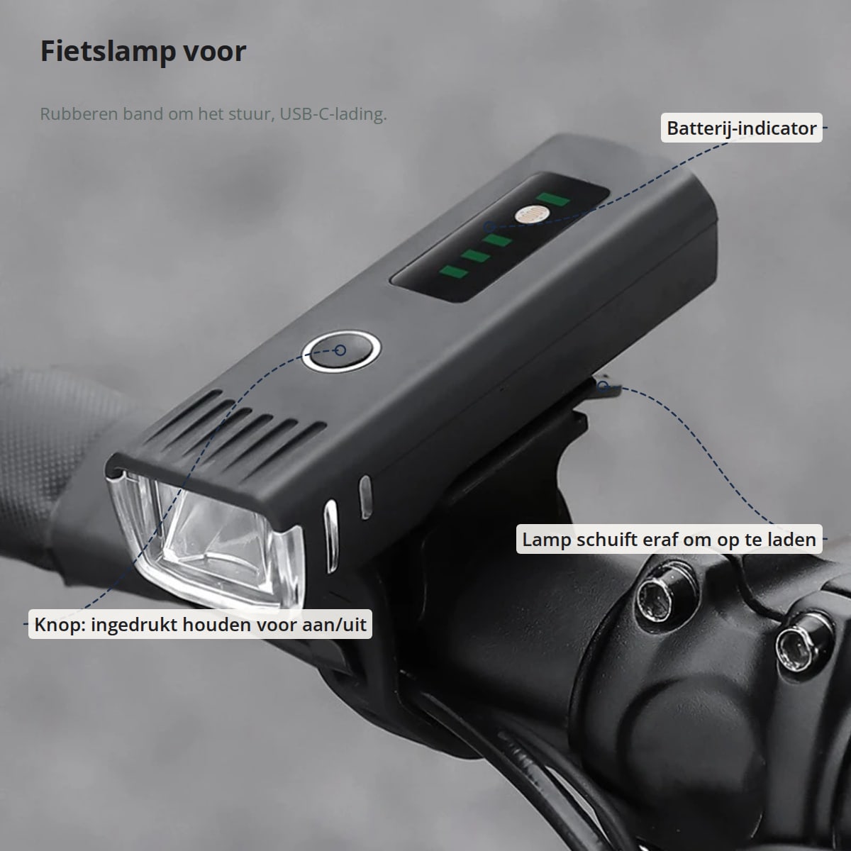Fietslamp op het stuur met aanduidingen: knop, batterij-indicator en de houder waar de lamp af schuift