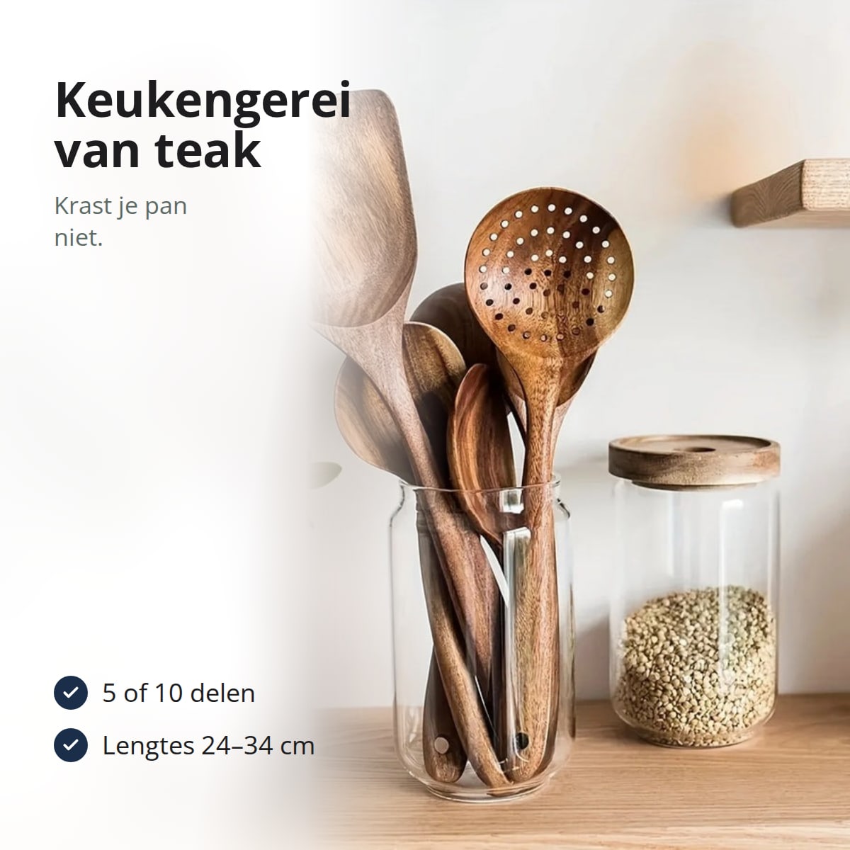 Houten keukengerei van teak in een glazen pot op een aanrecht, met de tekst: 5 of 10 delen, lengtes 24–34 cm