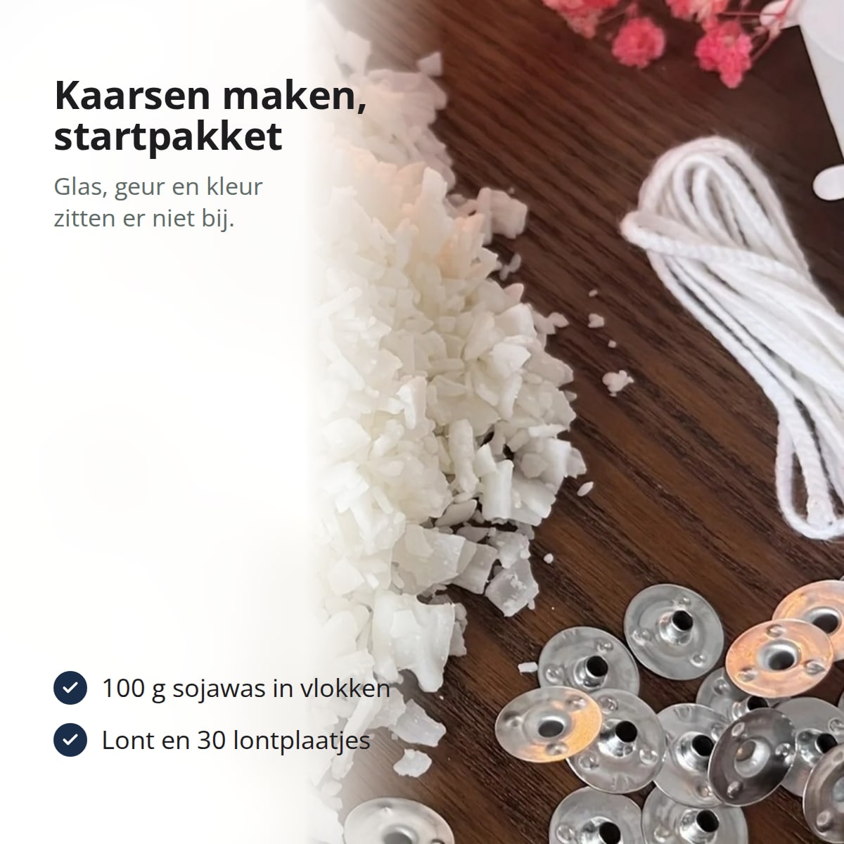 Sojawas in vlokken, lont en metalen lontplaatjes, met de tekst: kaarsen maken, startpakket, 100 g sojawas in vlokken, lont en 30 lontplaatjes; glas, geur en kleur zitten er niet bij