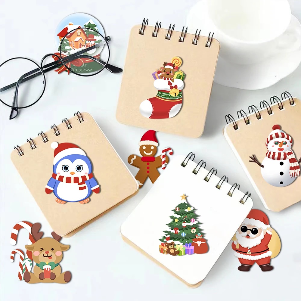 Notitieboekjes versierd met kerststickers