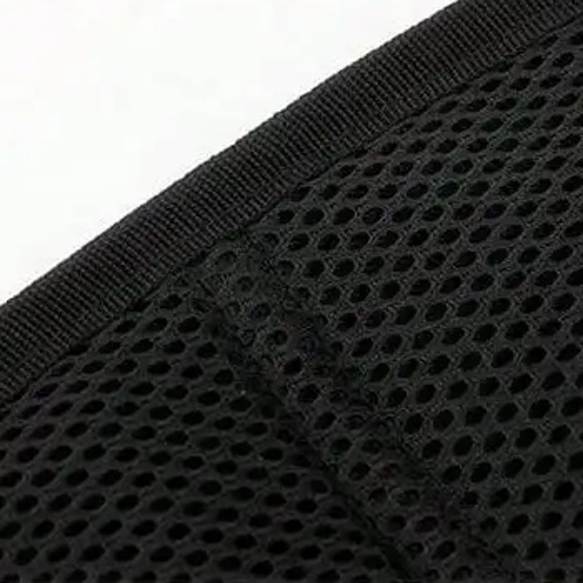 Close-up van het ademende gaas aan de achterkant van de running belt