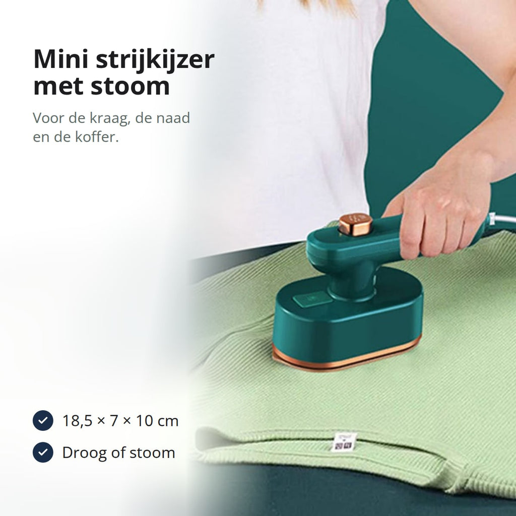 Hand die een groene trui strijkt met het groene mini strijkijzer, met de tekst: mini strijkijzer met stoom, voor de kraag, de naad en de koffer; 18,5 × 7 × 10 cm; droog of stoom