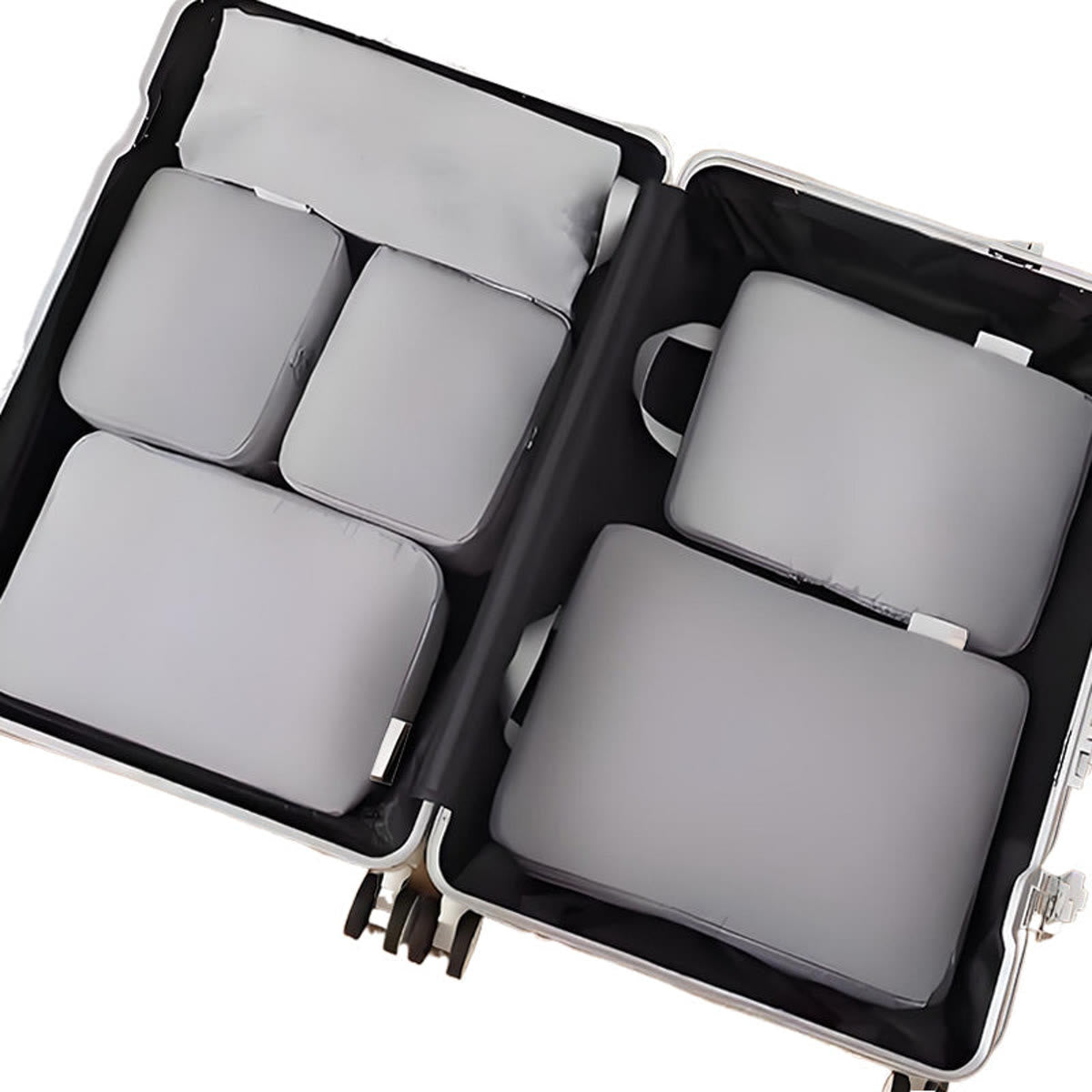 Packing cubes in blauw: zes packing cubes plat in een open koffer, van bovenaf gezien