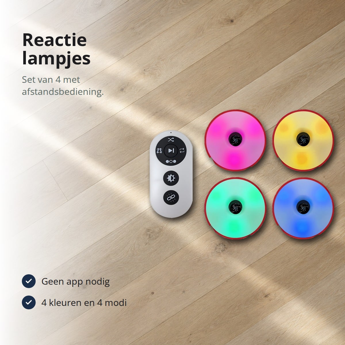 Set van 4 reactie lampjes die in verschillende kleuren oplichten, met de afstandsbediening op een houten vloer