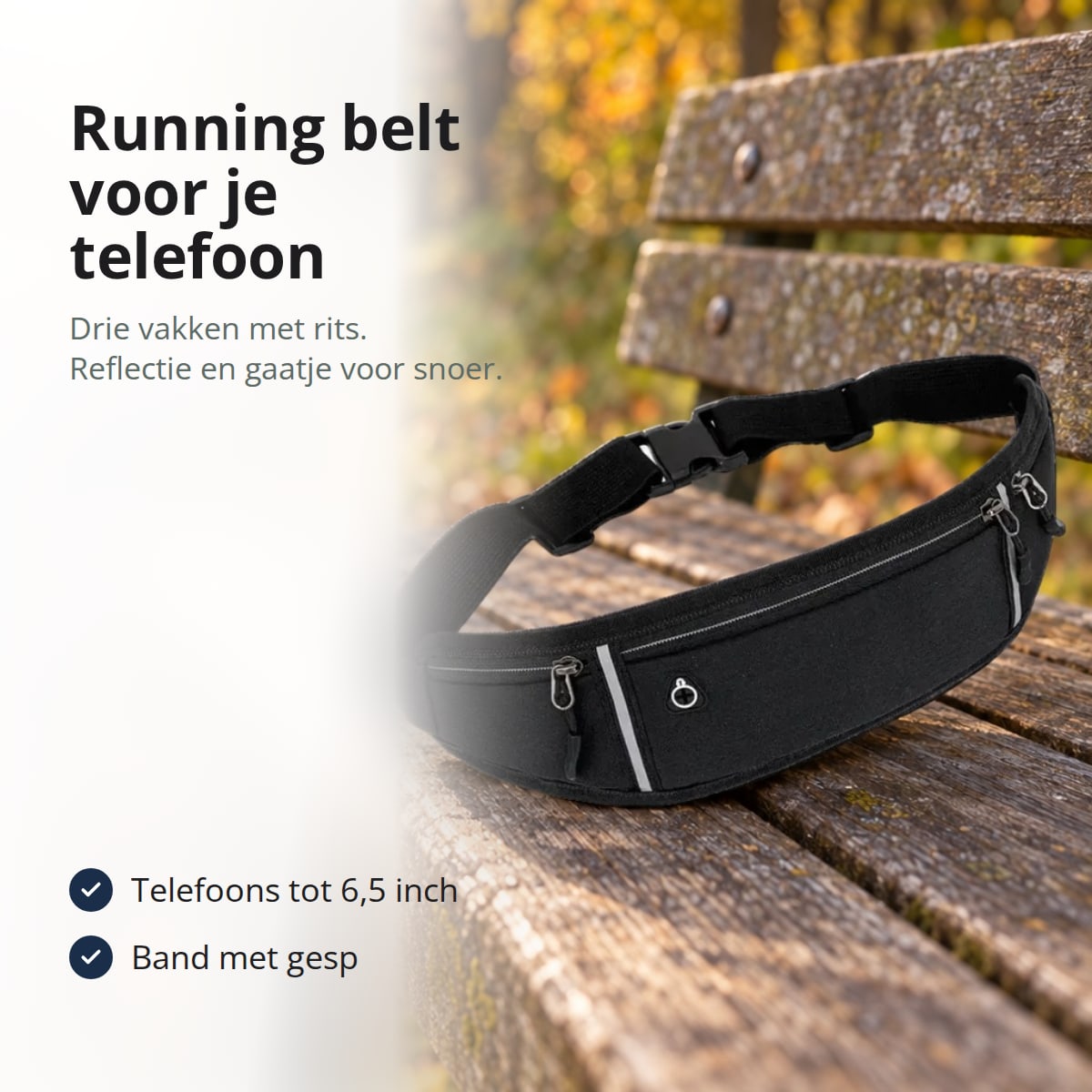 Zwarte running belt voor je telefoon met drie ritsvakken en een reflecterende streep op een bankje in het park