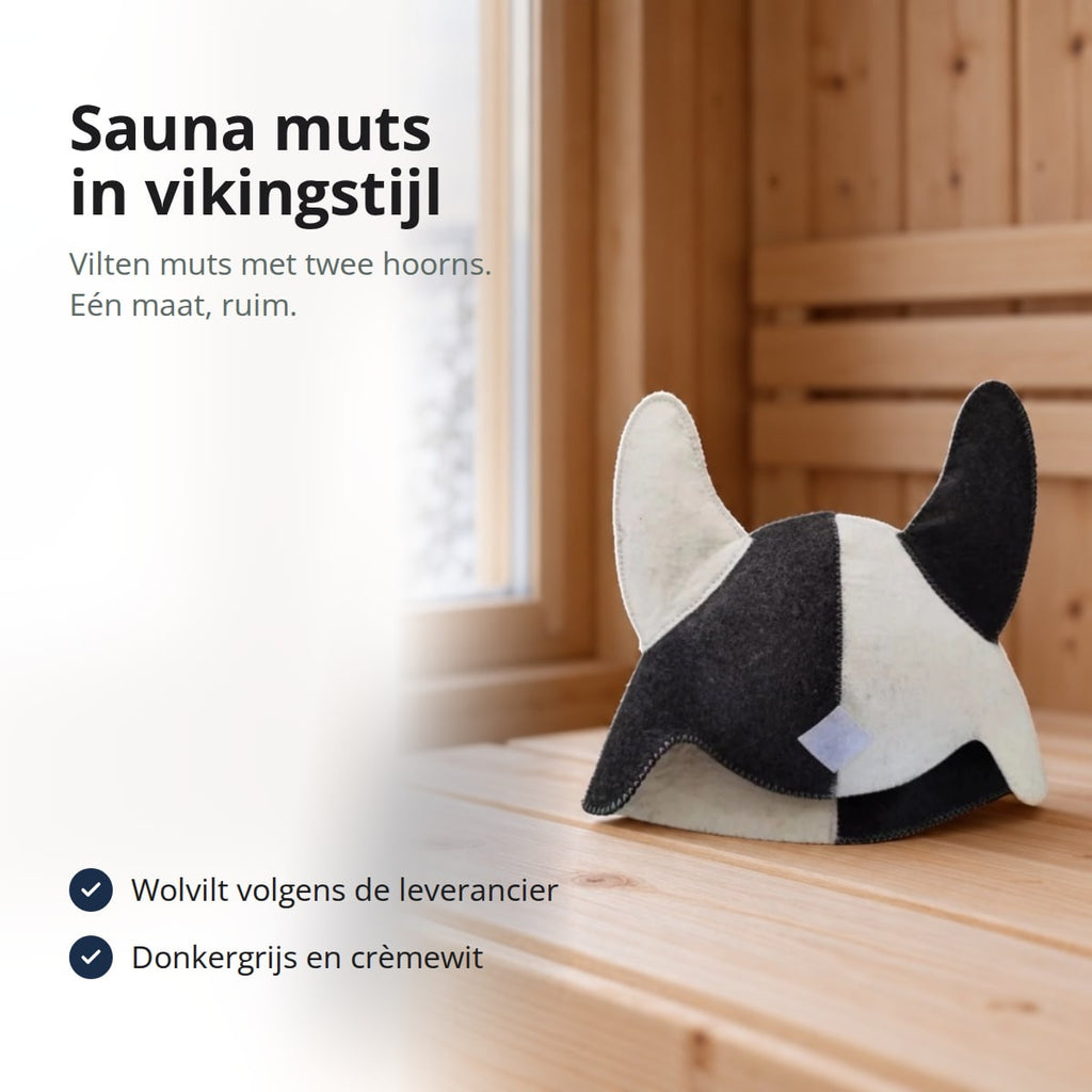 Vilten saunamuts met twee hoorns in donkergrijs en crèmewit op een saunabank, met de tekst: sauna muts in vikingstijl, vilten muts met twee hoorns, één maat, ruim; wolvilt volgens de leverancier; donkergrijs en crèmewit