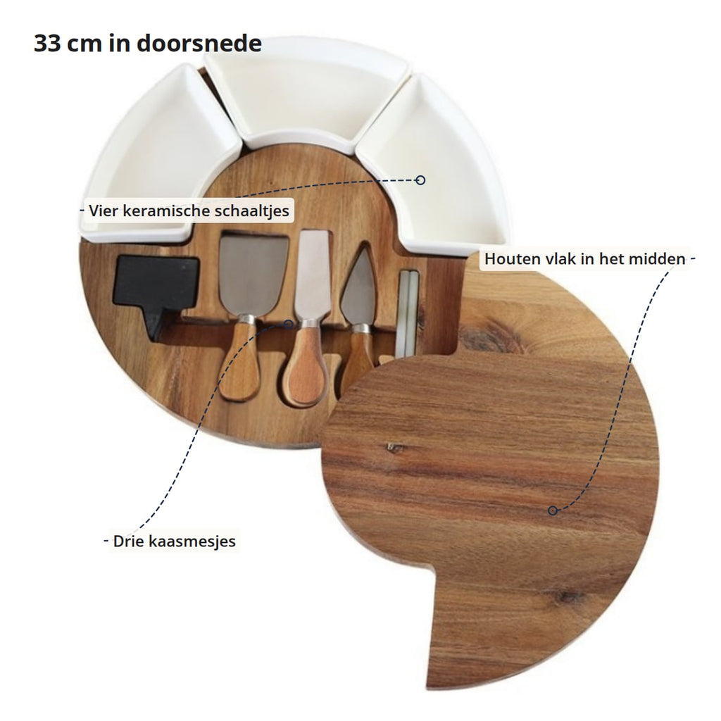 De serveerplank met aanduidingen: vier keramische schaaltjes, houten vlak in het midden en drie kaasmesjes