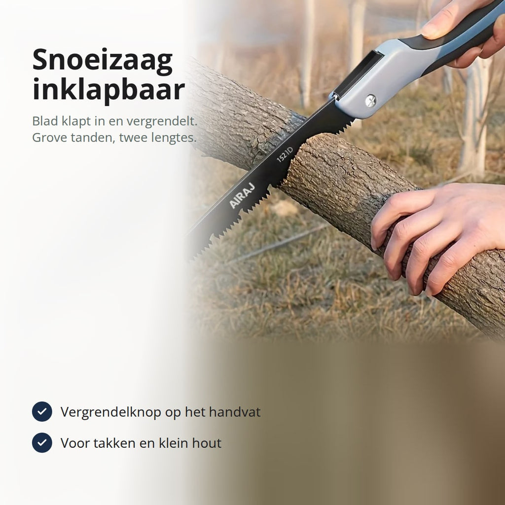 Inklapbare snoeizaag die een tak doorzaagt in een boomgaard, met de tekst: blad klapt in en vergrendelt, grove tanden, twee lengtes, vergrendelknop op het handvat, voor takken en klein hout