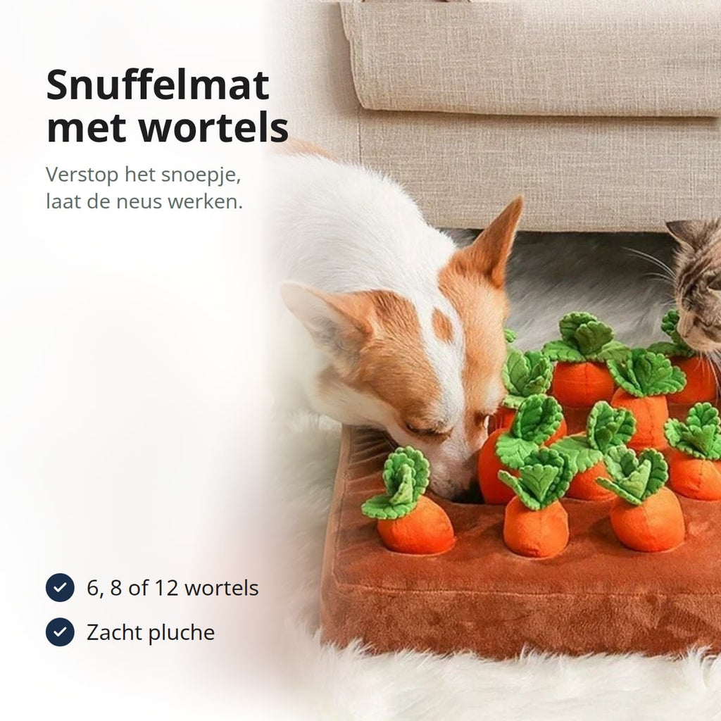 Een hond en een kat die snuffelen aan een pluche snuffelmat met wortels op een wit kleed