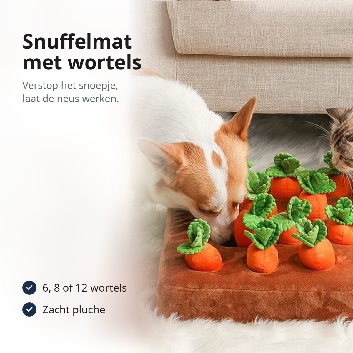 Een hond en een kat die snuffelen aan een pluche snuffelmat met wortels op een wit kleed