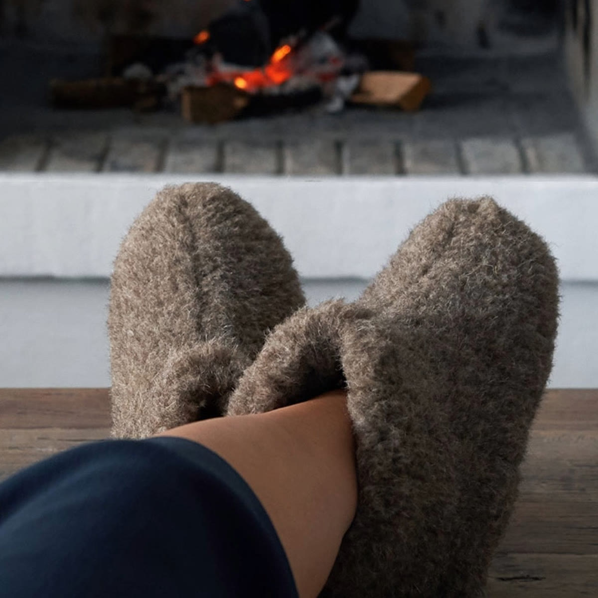 Wollen pantoffels van zachte wol met leren zool, hoog model – Donkergrijs