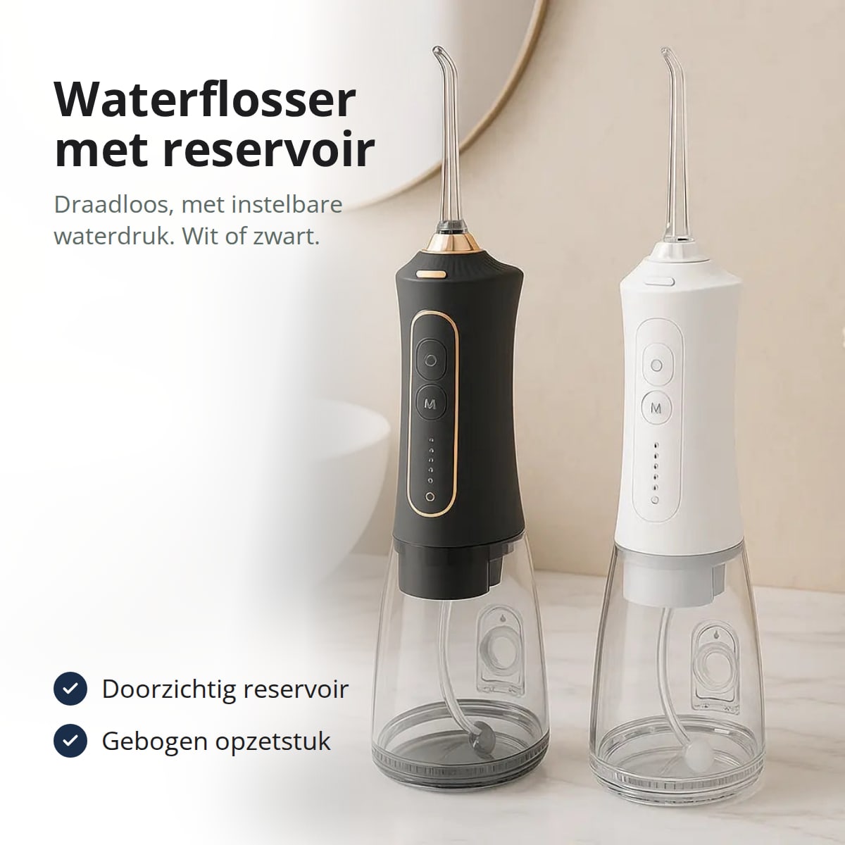 Witte en zwarte draadloze waterflosser met doorzichtig waterreservoir op een badkamerblad