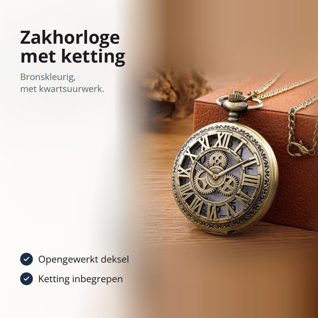 Gesloten zakhorloge met opengewerkt deksel en ketting, leunend tegen een bruin leren doosje